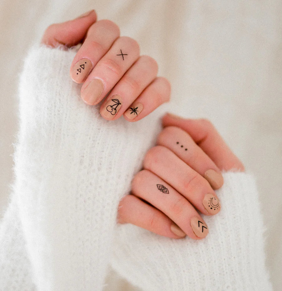 B&W Nail Art Húðflúr